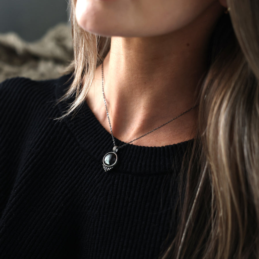 Classic Necklace With Black Crystal