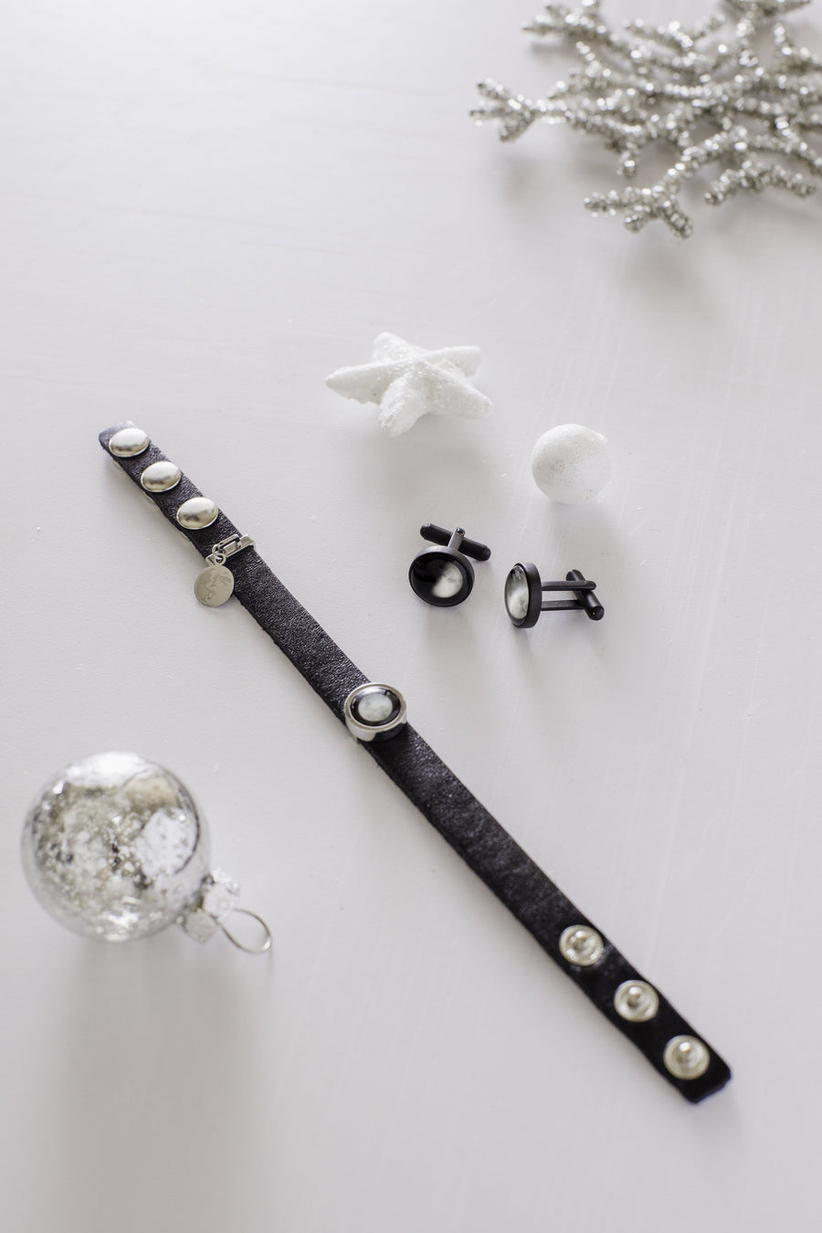 Humboldt Bracelet in Charcoal + Maginus Cufflinks in Matte Black Bundle